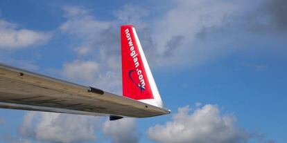 El logotipo de Norwegian en uno de sus aviones.