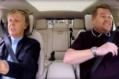 Paul McCartney e James Corden se divertindo feito crianças enquanto fazem o mundo feliz.