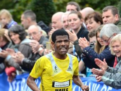 Gebrselassie, durante una carrera en Glasgow (Escocia). 