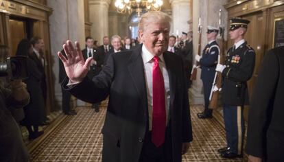 El presidente Donald Trump llega a su ceremonia de investidura en el Capitolio, Washington, este viernes.