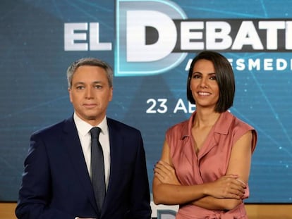 Ana Pastor y Vicente Vallés durante la presentación del debate de Atresmedia