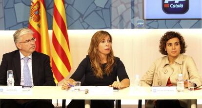 Cornet, Sánchez-Camacho y Montserrat durante la reunión de la ejecutiva tras el 9-N.