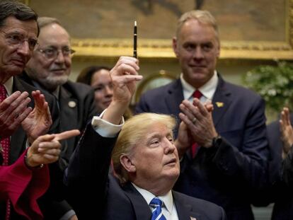 Trump após assinar lei na Casa Branca.