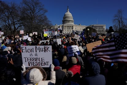 Protesta contra las polticas de Donald Trump y Elon Musk, frente al Capitolio de Washington, el pasado 17 de febrero.