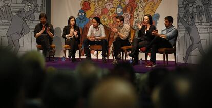 Los dirigentes de Podemos Pablo Iglesias, Íñigo Errejón, Irene Lozano, Carolina Bescansa, Rafa Mayoral y Ramon Espinar en un acto electoral.