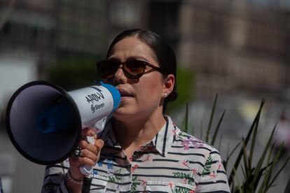 Paola Gutiérrez, madre de un adolescente que murió atropellado, durante la protesta.