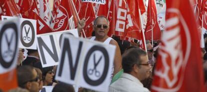 Concentración convocada por los sindicatos contra los recortes