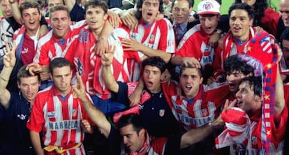 Los jugadores del Atlético de Madrid celebran su victoria en el partido final de Liga sobre el Albacete ( 2-0 ) y su doblete de Copa y Liga.