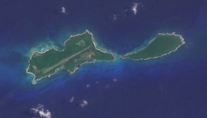 Imagen satelital de las Islas del Cisne, lugar donde se planea construir la prisión.