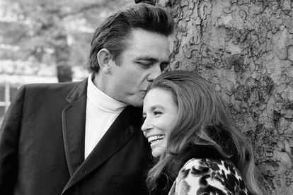 Johnny Cash y June Carter estaban casados cuando se enamoraron.