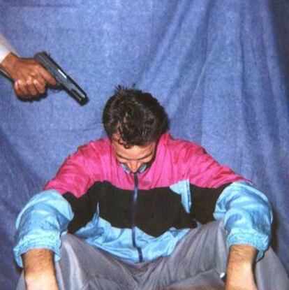 El periodista estadounidense Daniel Pearl, en una foto hecha pública durante su secuestro, en 2002.