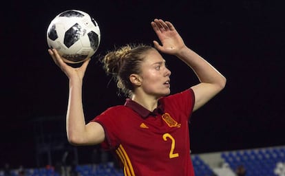 Celia Jiménez, jugadora de la selección, en un amistoso contra Polonia.