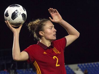 Celia Jiménez, jugadora de la selección, en un amistoso contra Polonia.