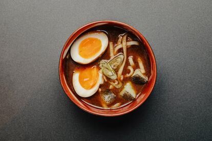 En NKO Eneko, el cocinero aúna la cocina vasca con la japonesa, a la que está vinculada, ya que tiene abierto desde hace años un restaurante en Tokio con esta misma filosofía. 
El hotel Radisson Red de Madrid, el primero de esta categoría en España, inaugurado en noviembre, acoge varios conceptos gastronómicos. 