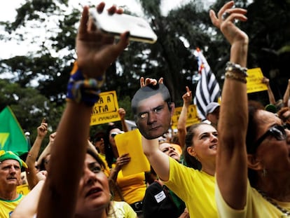 Manifestantes na Avenida Paulista, em São Paulo