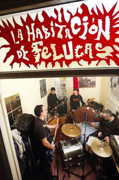 El grupo de punk compostelano Samesugas, el 17 de enero, en La Habitación de Felucas.