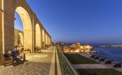 Mirante dos Jardins de Barraca ao entardecer, em La Valetta (Malta).