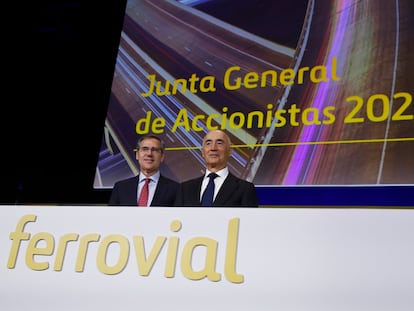 El consejero delegado de Ferrovial, Ignacio Madridejos, junto al presidente de la compañía, Rafael del Pino, en la junta de accionistas celebrada en Madrid esta semana.