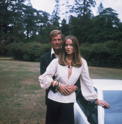 De nuevo Roger Moore, pero esta vez con Bárbara Bach que participó en la décima película de la saga 'La espía que me amó’. La estadounidense interpretó el papel de Anya Amasova, la Agente Triple X del KGB. Esta película está rodada en 1977.