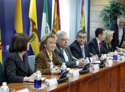María Teresa Fernández de la Vega, durante la reunión de ayer con los representantes iberoamericanos.