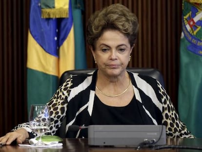 Dilma durante reuni&atilde;o com ministros nesta quinta-feira.