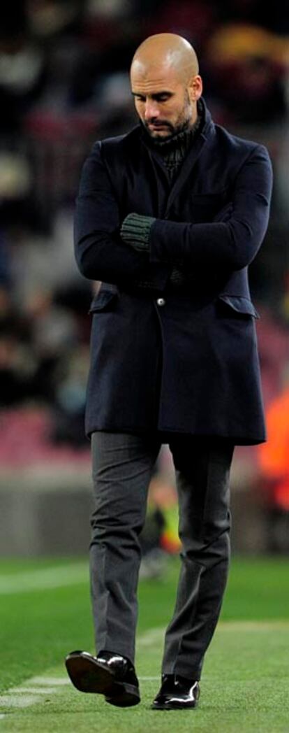 Guardiola en la banda del Camp Nou