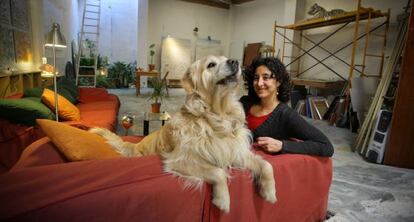 El seu gos Bo, un golden preciós i grandot, també l’acompanya, i li aporta seguretat.