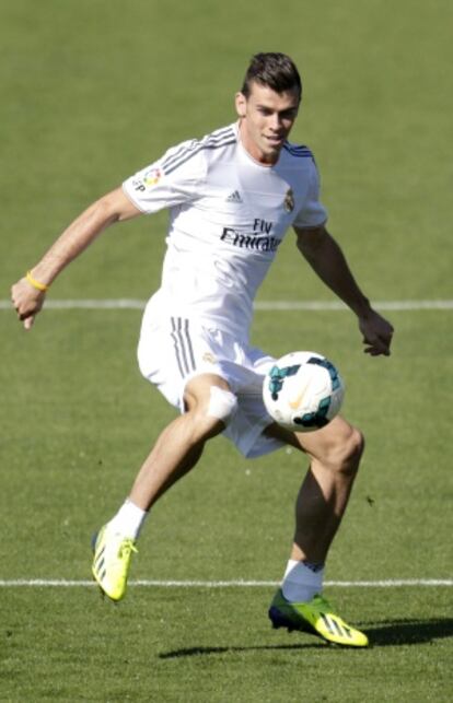 Bale, durante el entrenamiento de este viernes en Valdebebas.
