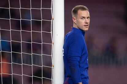 Ter Stegen, en la portería del Camp Nou antes de un partido de LaLiga.