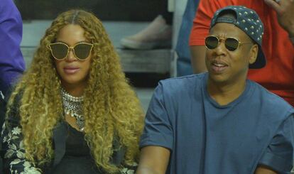 Beyonc&eacute; y Jay-Z, en un partido de Los Angles Clippers el pasado 1 de mayo.