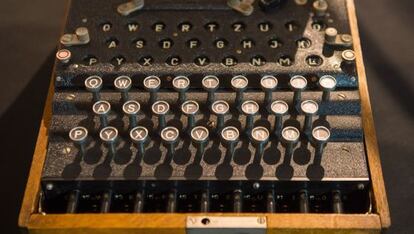 Máquina de código Enigma, del tipo que usó Turing en la Segunda Guerra Mundial.
