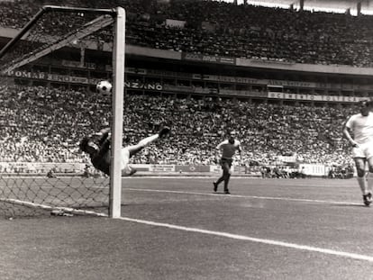 La histórica parada de Gordon Banks a Pelé. / GETTY