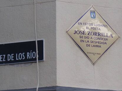 La placa dedicada a José Zorrilla.