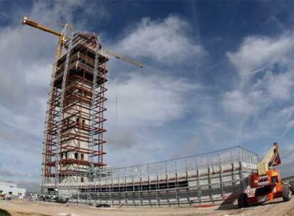 La torre de control del aeropuerto de Ciudad Real, el primero privado y con estación de AVE.