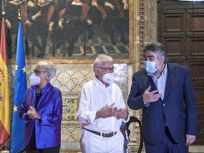 Ximo Puig, Annalisa, Raimon i José Luis Rodríguez Uribes, a la Generalitat valenciana.
 
 