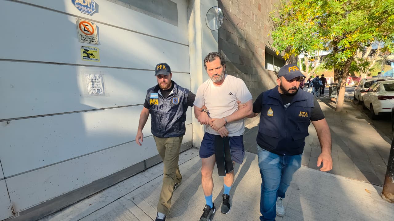 Detenido en Argentina Fernando Farías Laguna, uno de los cabecillas de la red de huachicol de la Marina