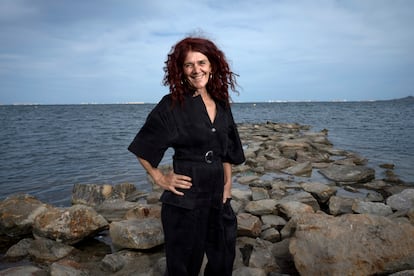 Teresa Vicente, en una playa de Los Alcázares (Murcia), el 20 de abril de 2024.