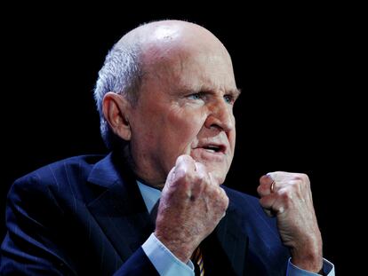 FILE PHOTO: Former CEO of General Electric, Jack Welch, speaks during the World Business Forum in New York October 5, 2010.  REUTERS/Lucas Jackson/File Photo