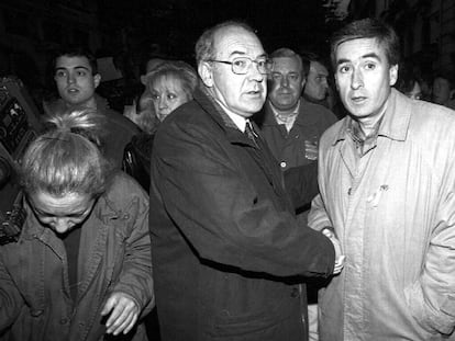 José Antonio Ardanza y Ramón Jáuregui, en una manifestación contra ETA en noviembre de 1996.