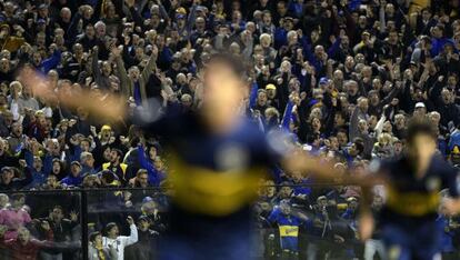 Pablo Perez celebra el segundo gol de Boca.