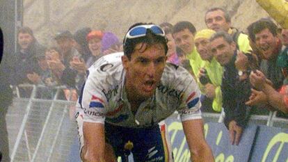 Chava Jiménez, coronando el Angliru en 1999.