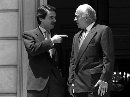 El líder del PP, José María Aznar, y del PNV, Xabier Arzalluz, en la primavera de 1996 en La Moncloa.