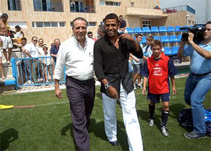 Fernando Roig, junto a Sony Anderson, en la presentación del brasileño el pasado verano.