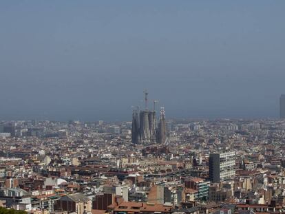 Barcelona durant un episodi de contaminació aquest estiu.