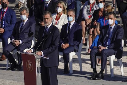 El rey Felipe VI, durante su discurso en el acto de homenaje de estado a las víctimas de la pandemia. El rey ha pedido "mantener viva la memoria" de lo que ha supuesto para todos la pandemia y "no permitir el olvido" porque esa memoria "también se ejerce aprendiendo de todo lo vivido", ha asegurado, convencido de que España "jamás" olvidará a quienes se enfrentaron al virus.