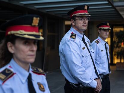 Rosa Bosch (izquierda), Josep Maria Estela y Eduard Sallent integran la nueva jefatura de Mossos.