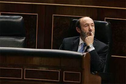 Alfredo Pérez Rubalcaba, durante la sesión de control en el Congreso de los Diputados.