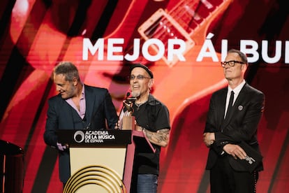 Rosalía sweeps the Music Awards, does not appear at the gala, but everything is compensated by the immense wisdom of Serrat | Culture