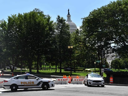 Polícia bloqueia região do Congresso dos Estados Unidos devido a ameaça de bomba, nesta quinta-feira em Washington.