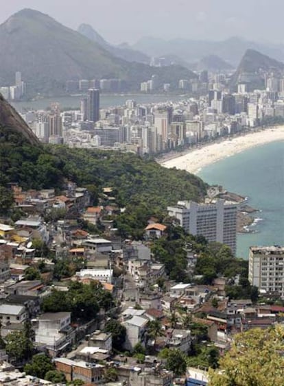 Vista de la favela de Vidigal, que está previsto rodear con un muro.